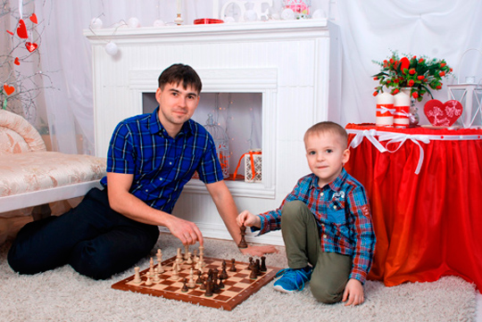 Шахматы с Жориком Борисовым - играть онлайн